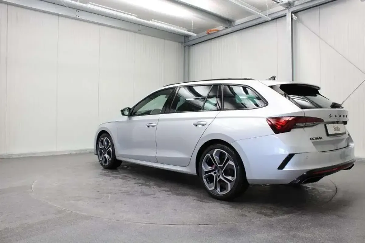 Gebraucht Skoda Octavia RS 200 PS (147 kW) 2023 Silber Kombi