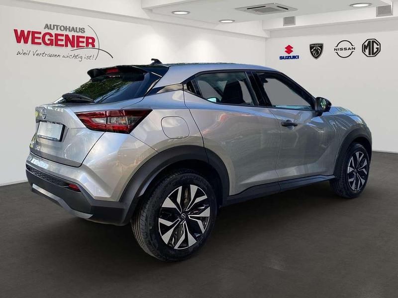 Neu Nissan Juke Acenta 114 PS (83 kW) 2025 Silver metallic SUV