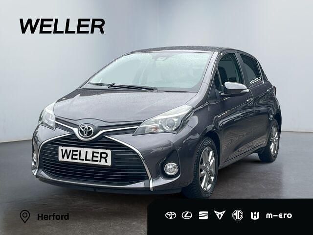 Grau Gebraucht 2015 Toyota Yaris Comfort Kleinwagen | 8.990 € (Fairer Preis) - Bild 1/4