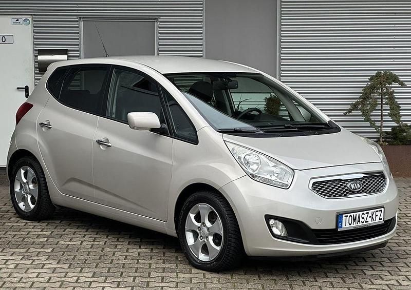 Grau Gebraucht 2011 Kia Venga Spirit Kleinwagen | 4.490 € - Bild 1/4