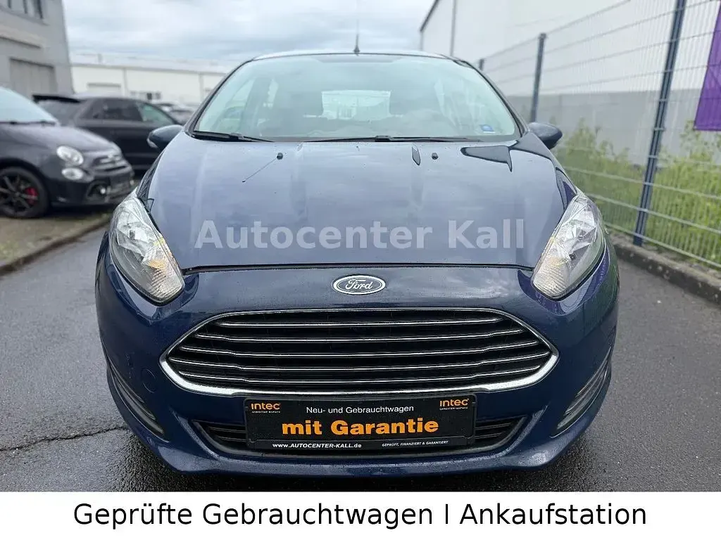Gebraucht Ford Fiesta Trend 60 PS (44 kW) 2014 Blau Kleinwagen