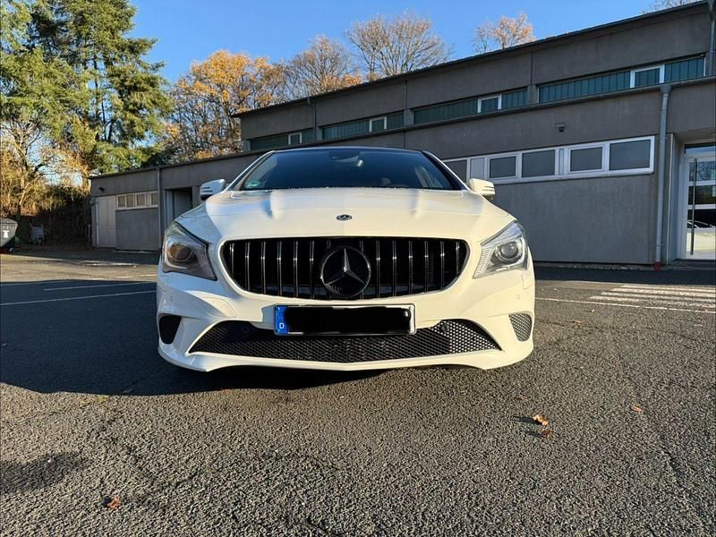 Gebraucht Mercedes CLA250 211 PS (155 kW) 2013 Weiß Limousine