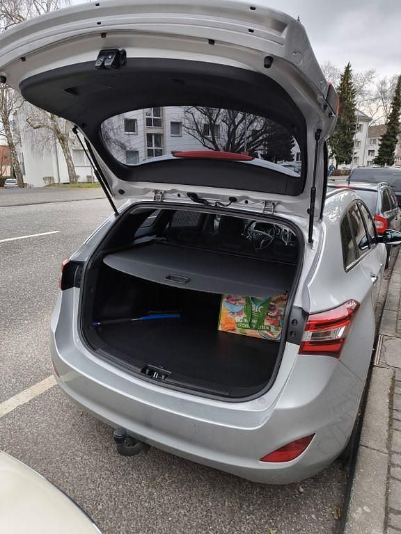 Gebraucht Hyundai i30 Style 110 PS (80 kW) 2015 Silber Kombi