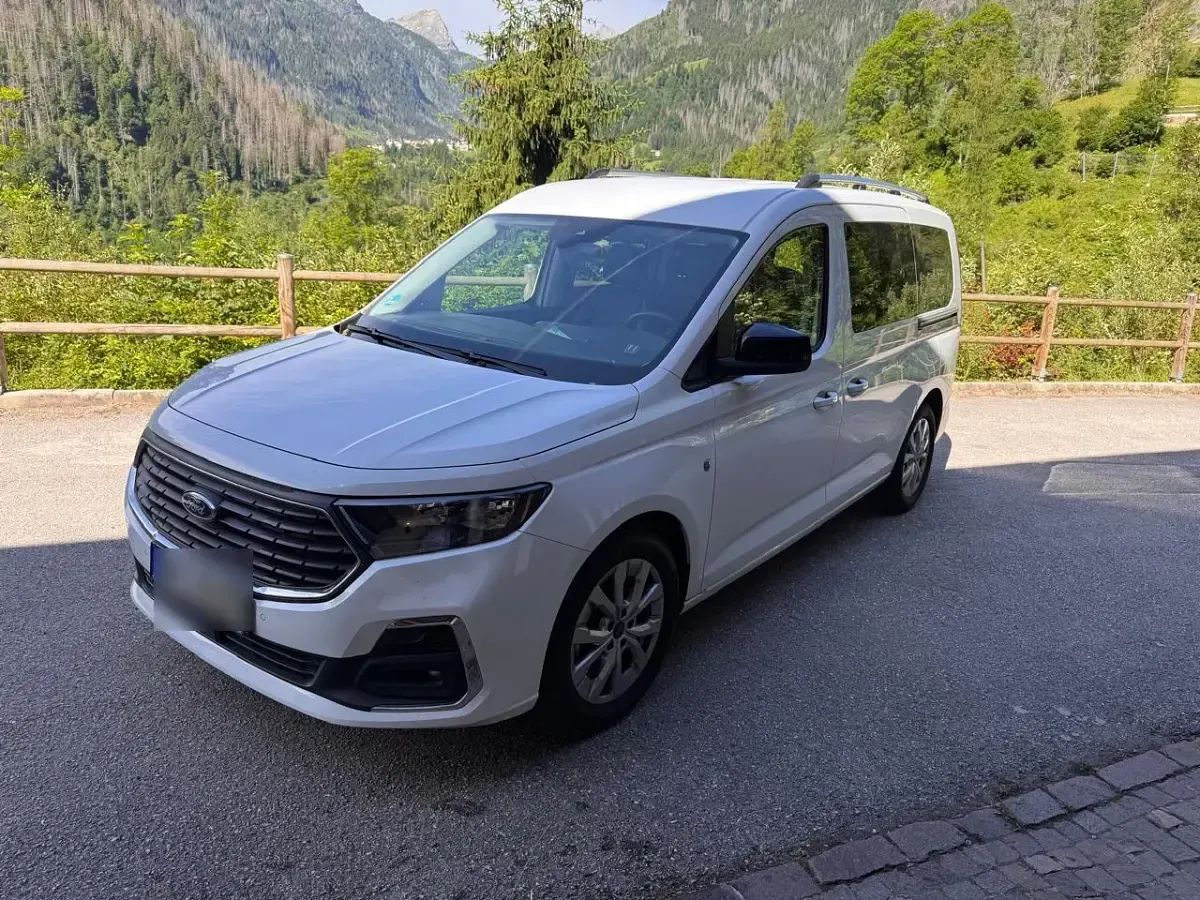 Gebraucht Ford Grand Tourneo Connect Titanium 122 PS (89 kW) 2024 Weiß Van / Kleinbus
