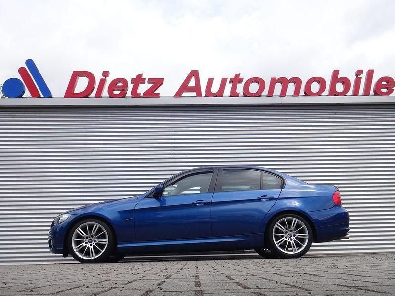 Blau Gebraucht 2010 BMW 320 M Sport Limousine | 7.950 € (Fairer Preis) - Bild 1/4