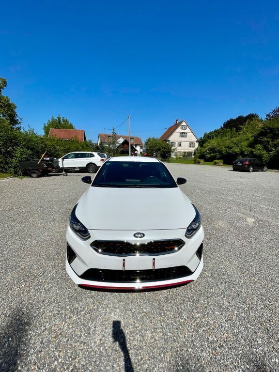 Weiß Gebraucht 2021 Kia Ceed GT Limousine | 22.399 € (Guter Preis) - Bild 1/4