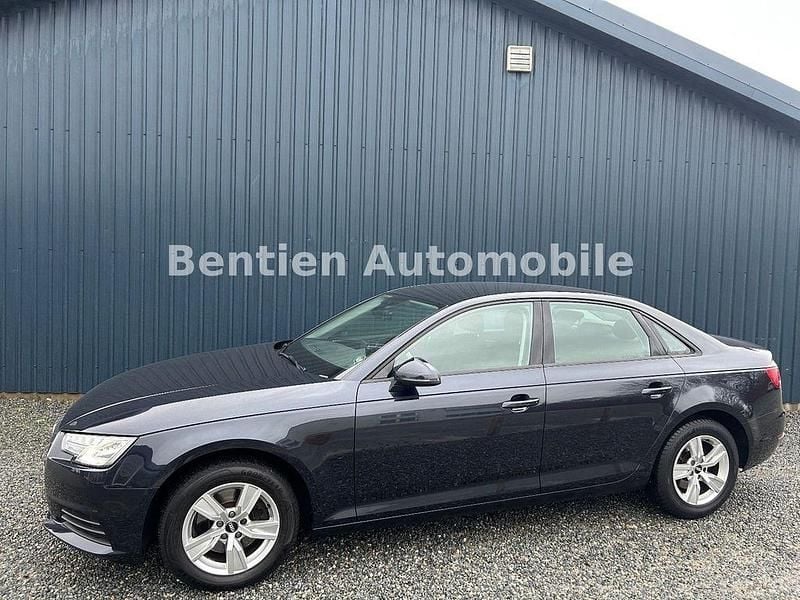 Blau Gebraucht 2016 Audi A4 Ambiente Limousine | 15.890 € (Guter Preis) - Bild 1/4