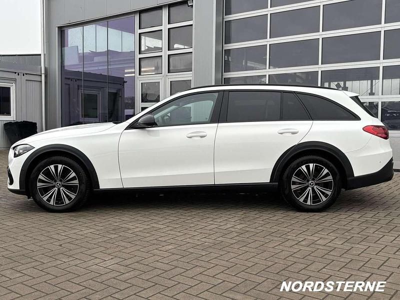 Gebraucht Mercedes C200 204 PS (150 kW) 2023 Unilack polarweiß Kombi