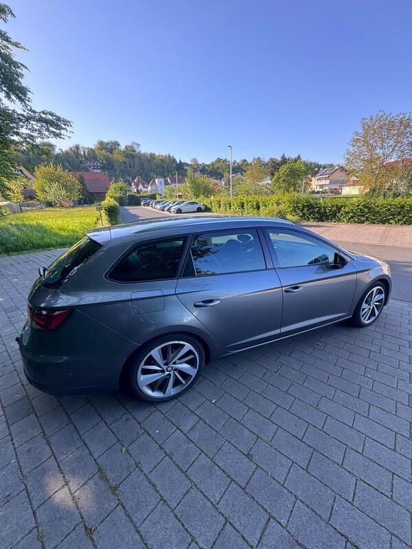 Grau Gebraucht 2016 Seat Leon FR-Line Kombi | 8.000 € (Guter Preis) - Bild 1/4