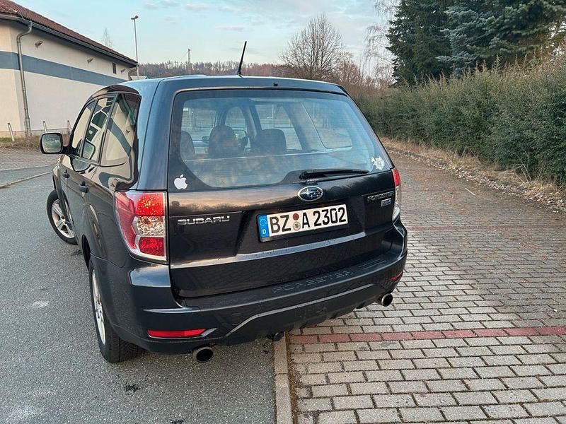 Gebraucht Subaru Forester Active 147 PS (108 kW) 2010 Schwarz SUV