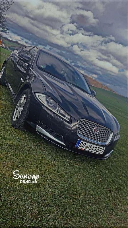 Schwarz Gebraucht 2014 Jaguar XF Limousine | 18.550 € - Bild 1/4