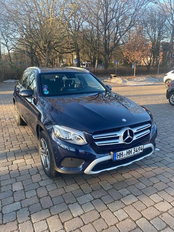 Blau Gebraucht 2017 Mercedes GLC220 SUV | 23.900 € (Fairer Preis) - Bild 1/4