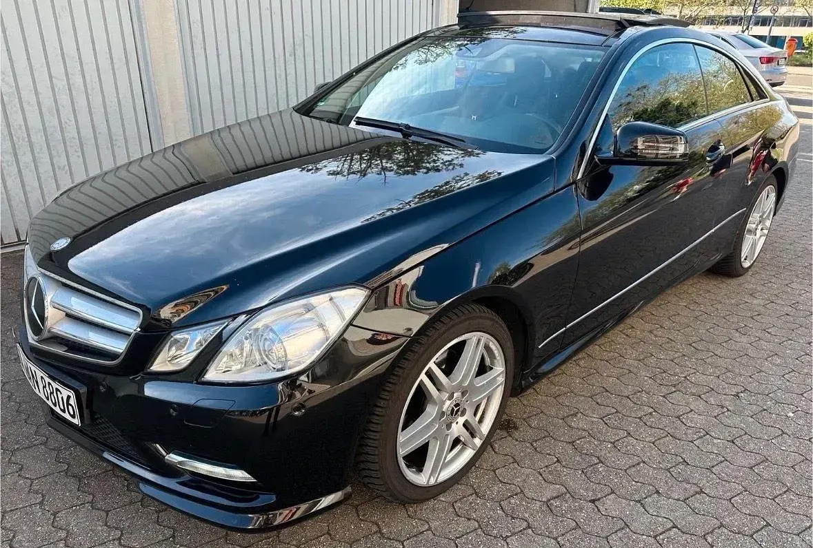 Używany Mercedes E350 AMG 306 KM (225 kW) 2012 Czarny Coupe