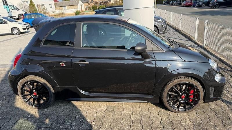 Second-hand Abarth 695 179 CP (131 kW) 2023 Negru Hatchback