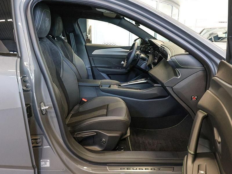 Neu Peugeot 308 SW GT 136 PS (100 kW) 2025 Grau / selenium grau Kombi