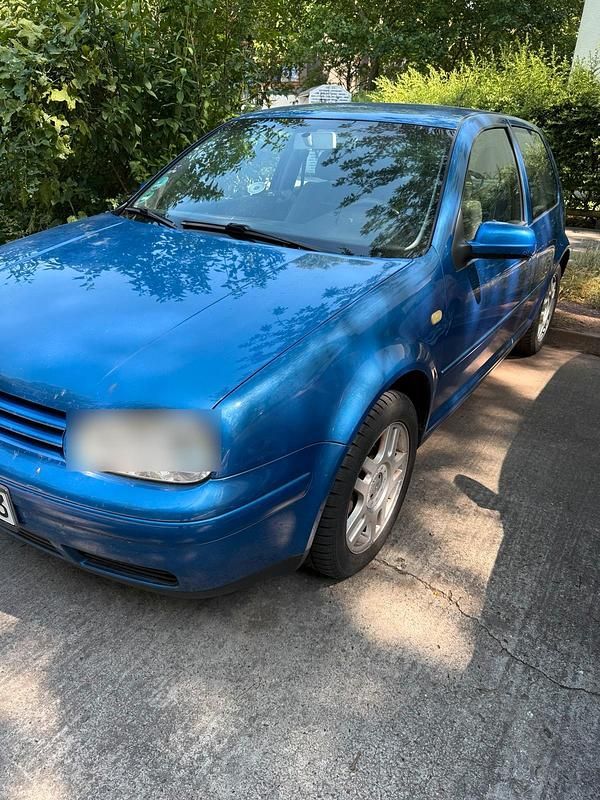 Blau Gebraucht 1999 VW Golf IV Kleinwagen | 1.000 € - Bild 1/4
