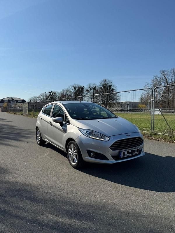 Gebraucht Ford Fiesta 95 PS (69 kW) 2016 Silber Kleinwagen