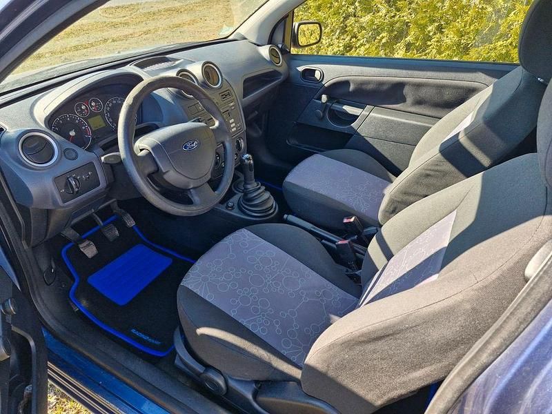 Gebraucht Ford Fiesta 60 PS (44 kW) 2006 Blau Kleinwagen