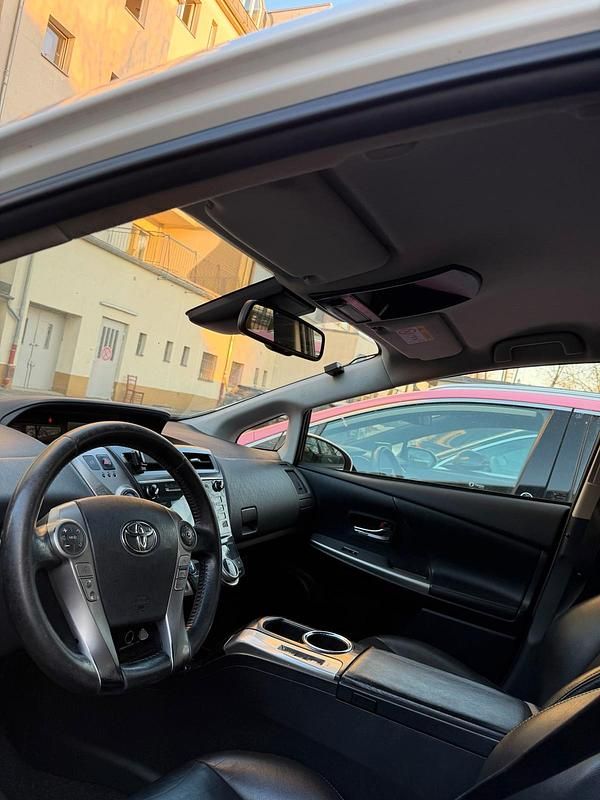 Gebraucht Toyota Prius+ 100 PS (73 kW) 2019 Weiß Van / Kleinbus