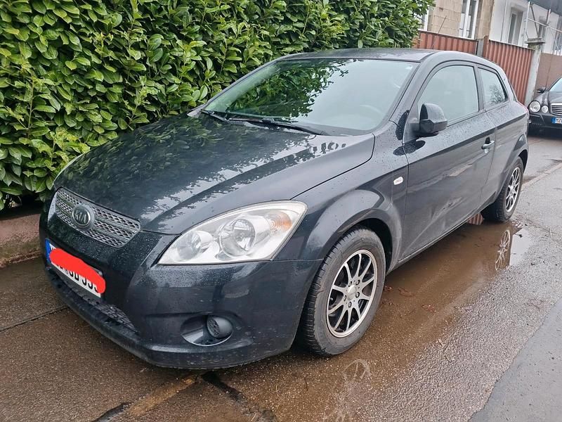 Gebraucht Kia Ceed 125 PS (91 kW) 2009 Schwarz Kleinwagen