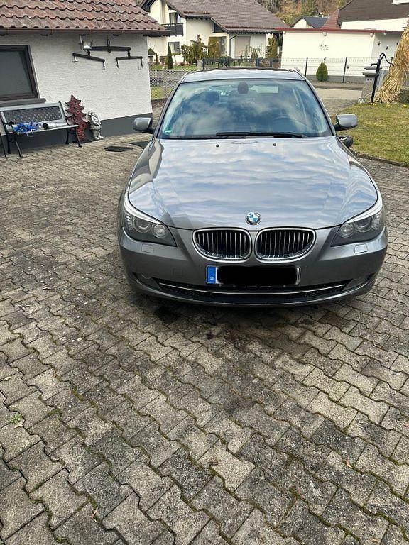 Gebraucht BMW 525 197 PS (144 kW) 2008 Grau Limousine