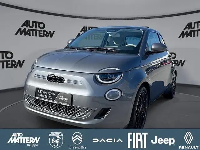 Grau Gebraucht 2022 Fiat 500e La Prima Limousine | 21.790 € (Etwas zu teuer) - Bild 1/4