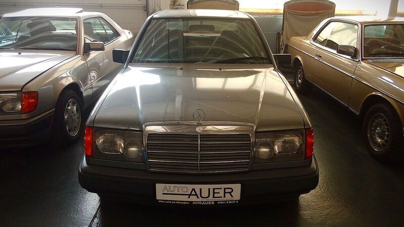 Gebraucht Mercedes E230 132 PS (97 kW) 1987 Grau Limousine