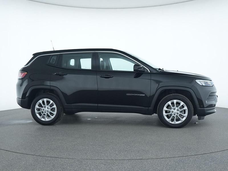 Gebraucht Jeep Compass Altitude 131 PS (96 kW) 2024 Black clear SUV