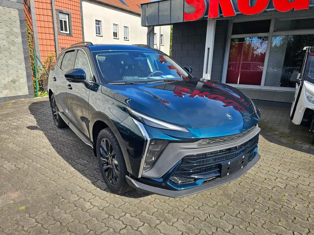 Neu DFSK Forthing 5 177 PS (130 kW) 2026 Jadegrün metallic SUV
