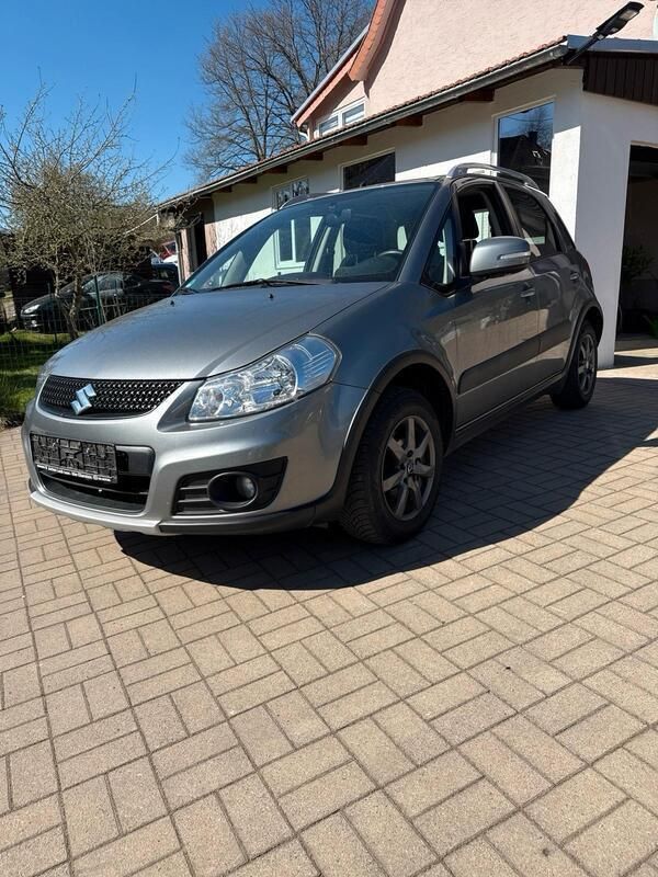 Grau Gebraucht 2015 Suzuki SX4 Style SUV | 5.700 € (Teuer) - Bild 1/4