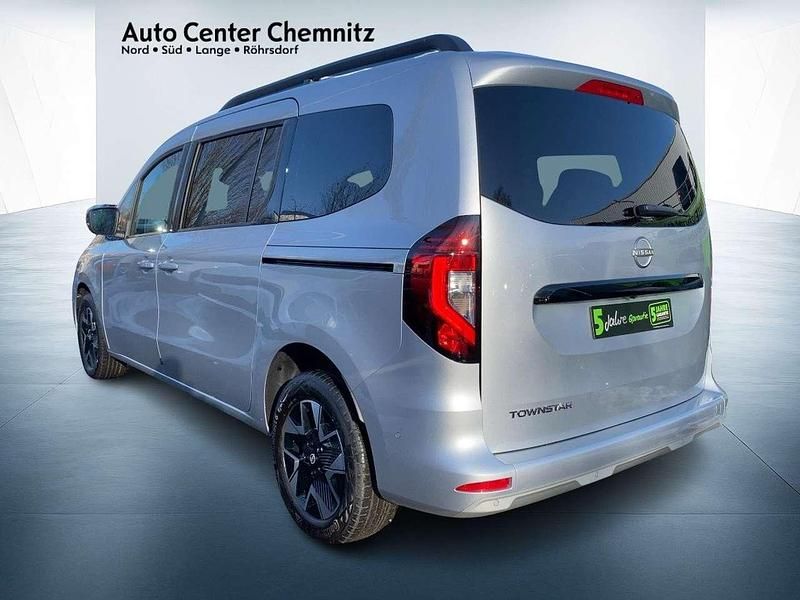 Neu Nissan Townstar 360º 131 PS (96 kW) 2025 Grey highland Kombi
