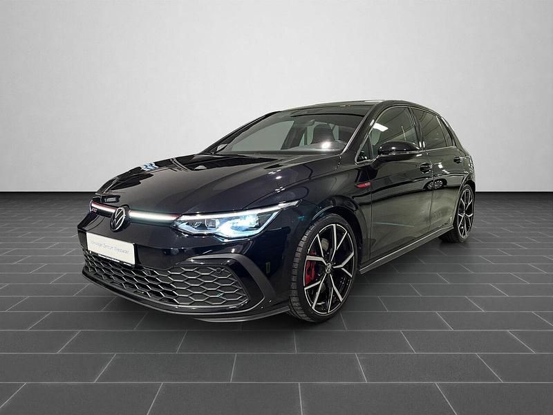 Deep black perleffekt (metallic) Gebraucht 2022 VW Golf VIII GTI Limousine | 26.500 € (Fairer Preis) - Bild 1/4