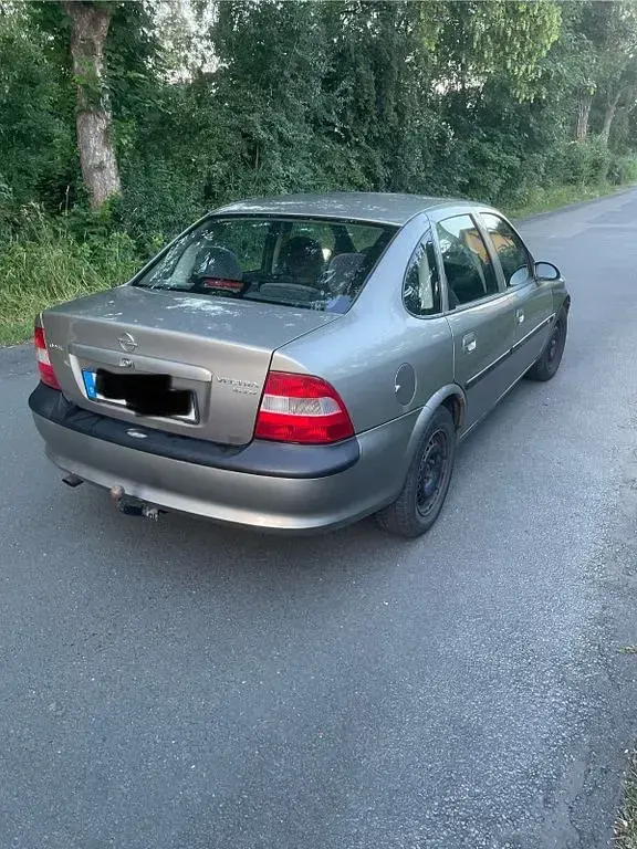 Gebraucht Opel Vectra 101 PS (74 kW) 1997 Limousine