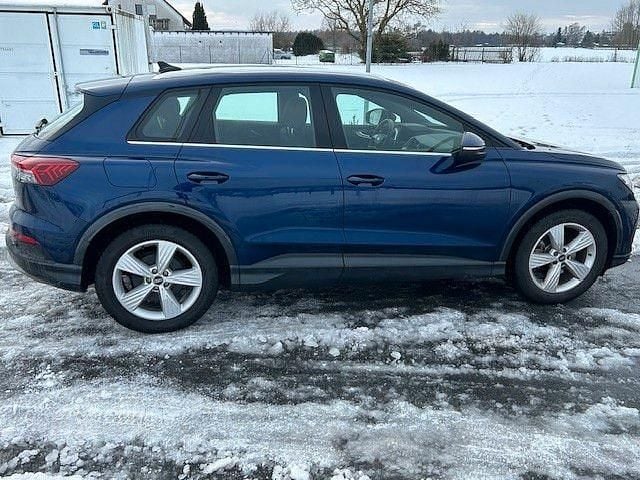 Blau Gebraucht 2023 Audi Q4 e-tron SUV | 26.900 € (Guter Preis) - Bild 1/4