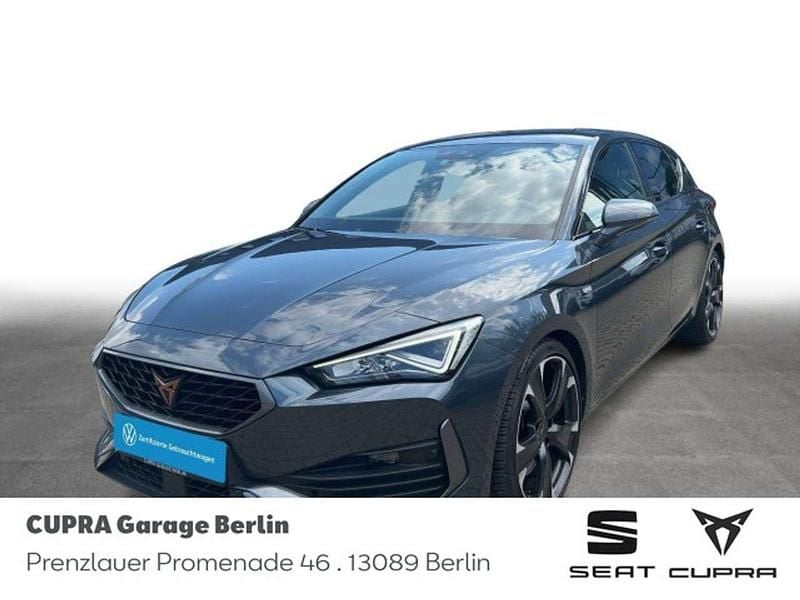 Magnetic grau metallic Gebraucht 2022 Cupra Leon VZ Limousine | 28.993 € (Fairer Preis) - Bild 1/4
