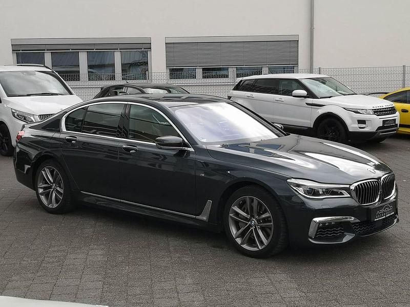 Gebraucht BMW 750 Sport Line 449 PS (330 kW) 2016 Grau Limousine