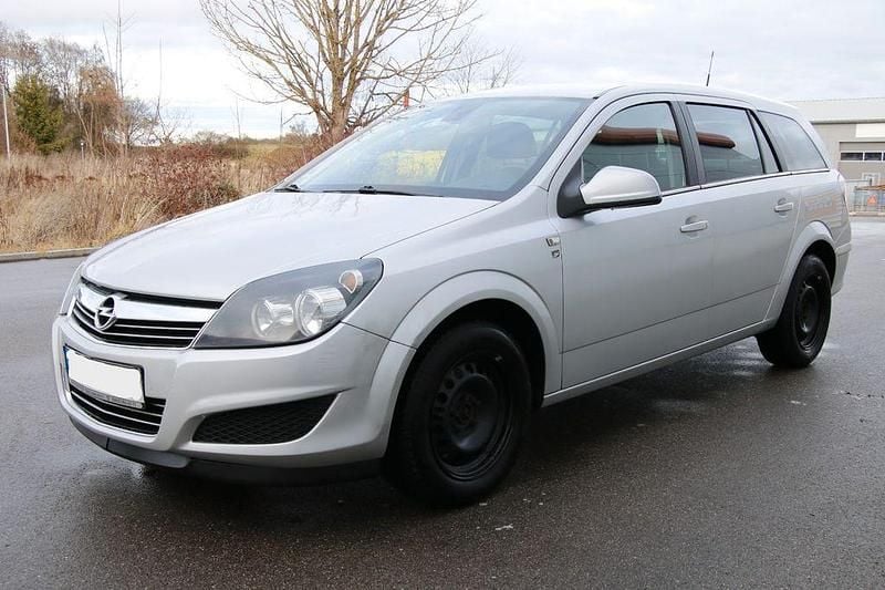 Gebraucht Opel Astra Innovation 116 PS (85 kW) 2010 Silber Limousine