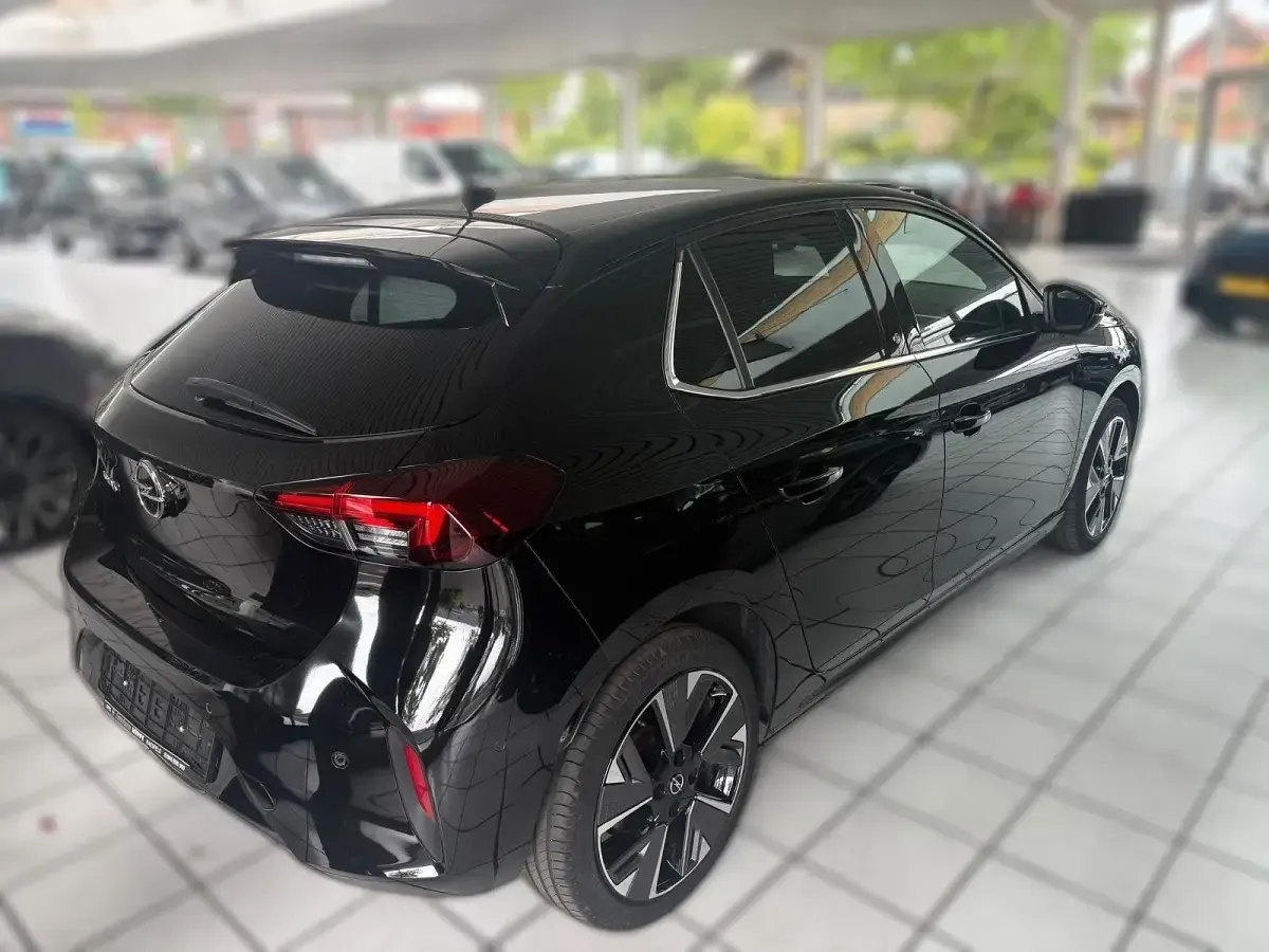 Gebraucht Opel Corsa-e Ultimate 100 kW (136 PS) 2021 Schwarz metallic Kleinwagen