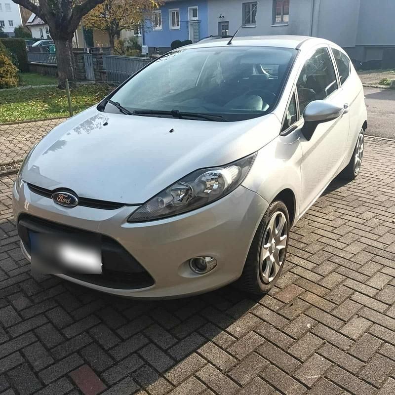 Gebraucht Ford Fiesta 82 PS (60 kW) 2012 Silber Kleinwagen