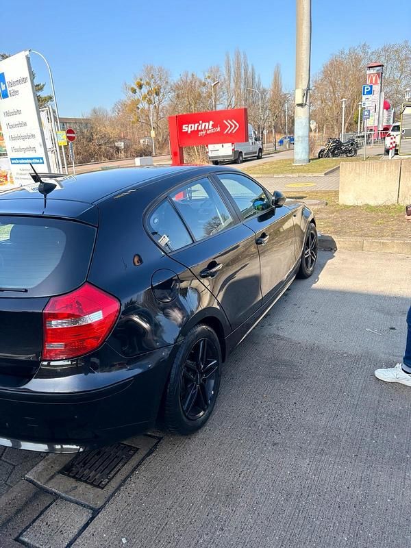 Gebraucht BMW 116 116 PS (85 kW) 2005 Schwarz Kleinwagen