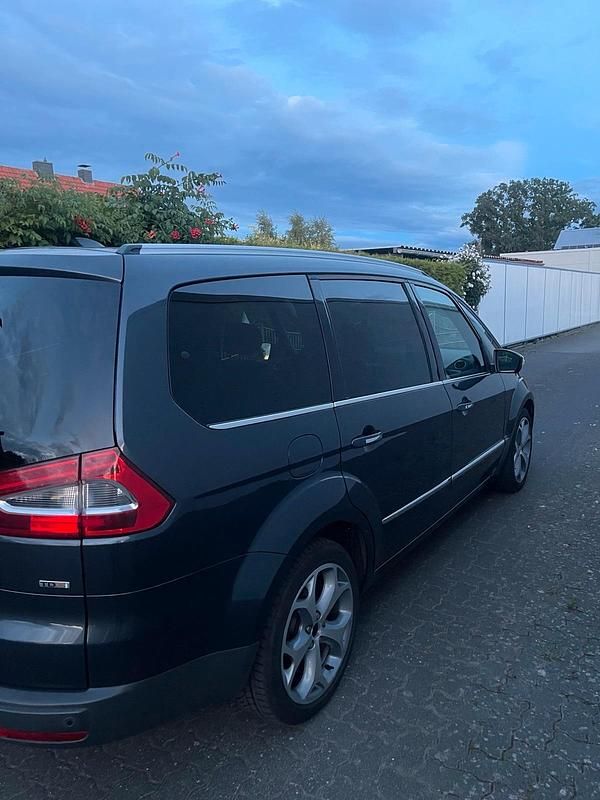 Gebraucht Ford Galaxy 163 PS (119 kW) 2010 Grau Van / Kleinbus