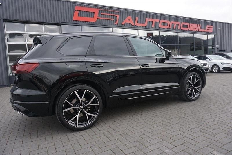 Grenadillschwarz Gebraucht 2025 VW Touareg R-line SUV | 84.990 € - Bild 1/4