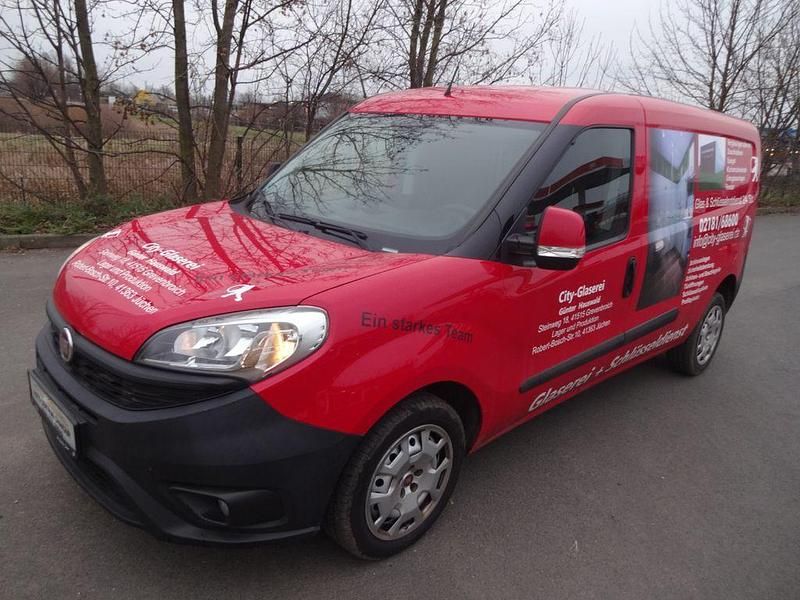 Rot Gebraucht 2017 Fiat Doblò Van / Kleinbus | 5.980 € (Fairer Preis) - Bild 1/4