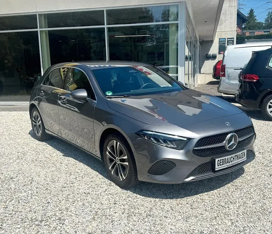 Gebraucht Mercedes A200 163 PS (119 kW) 2023 Grau Limousine