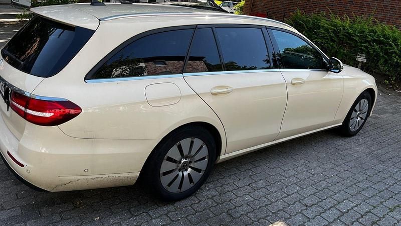 Usata Mercedes E200 150 CV (110 kW) 2017 Beige Station wagon