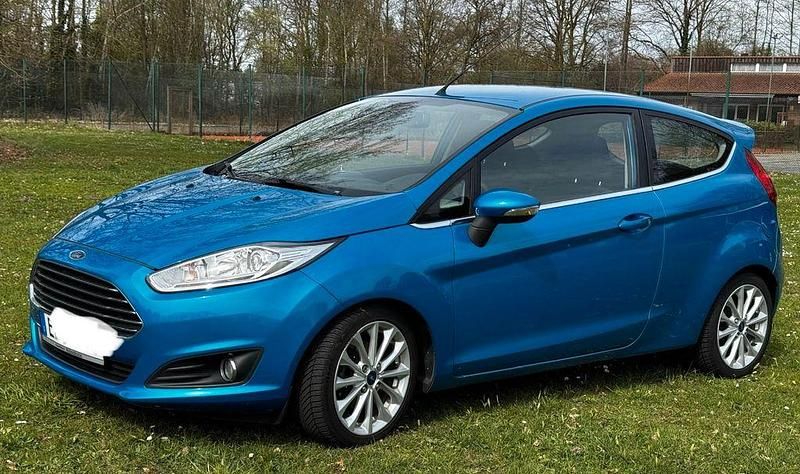 Gebraucht Ford Fiesta Titanium 101 PS (74 kW) 2014 Blau Kleinwagen