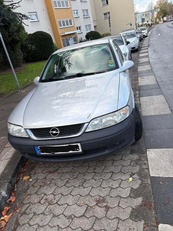 Silber Gebraucht 2001 Opel Vectra Limousine | 1.800 € - Bild 1/4