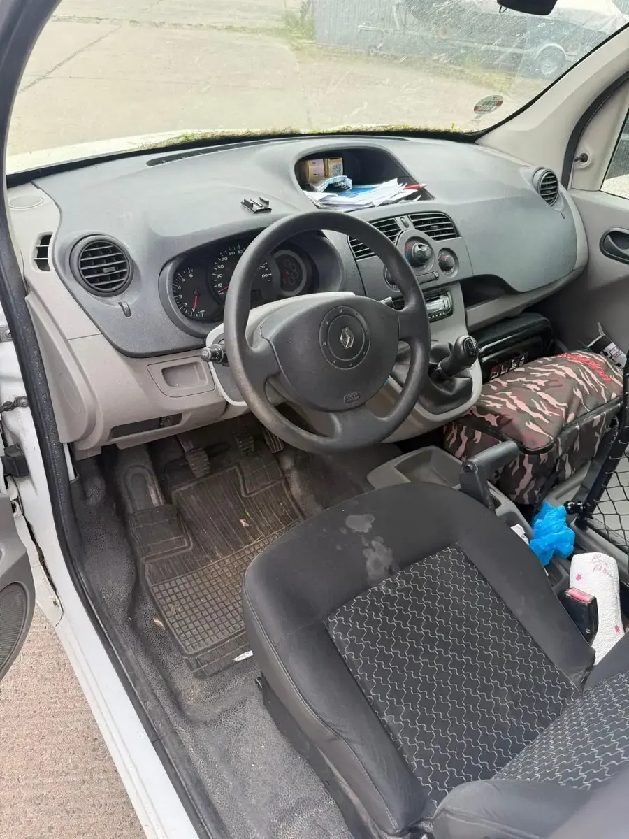 Używany Renault Kangoo 85 KM (62 kW) 2010 Biały Sedan/Limuzyna