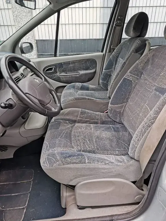Gebraucht Renault Scénic 107 PS (78 kW) 2000 Silber Van / Kleinbus