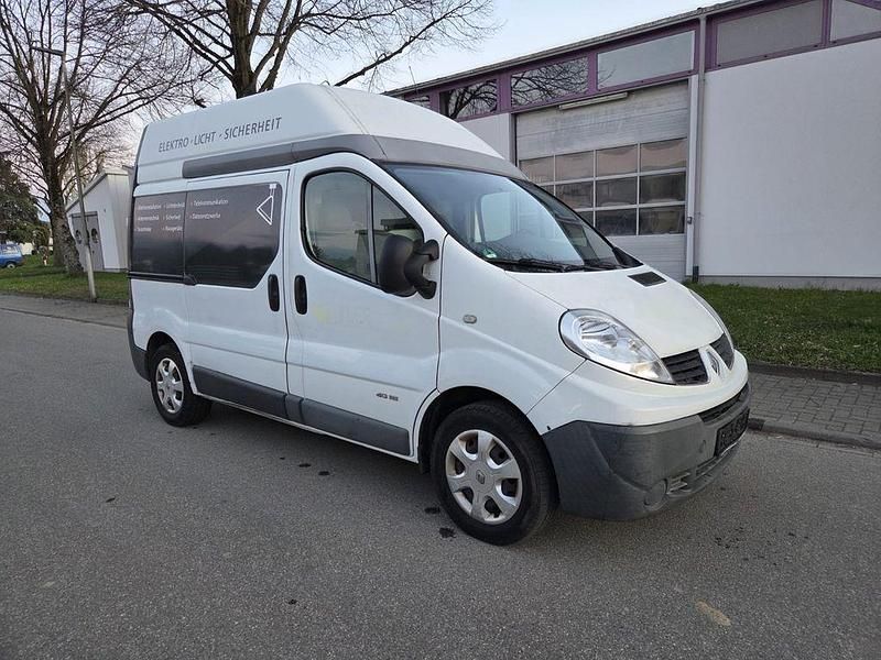 Second-hand Renault Trafic 114 CP (83 kW) 2013 Alb Monovolum